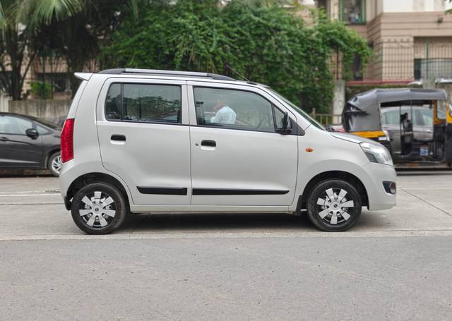 https://images10.gaadi.com/usedcar_image/4607308/original/7dfc094db0ef5c49038a6c63401f59cb.jpg?imwidth=6401