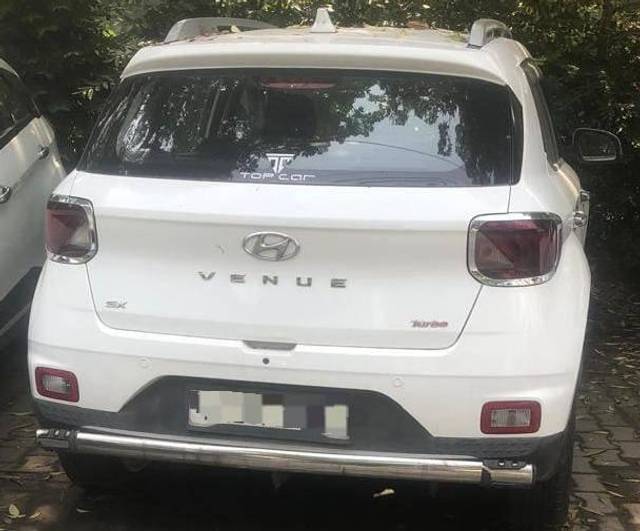 https://images10.gaadi.com/usedcar_image/4607334/original/processed_1c5cf2cc132b46866ee8d11021d72d0c.jpg?imwidth=6401