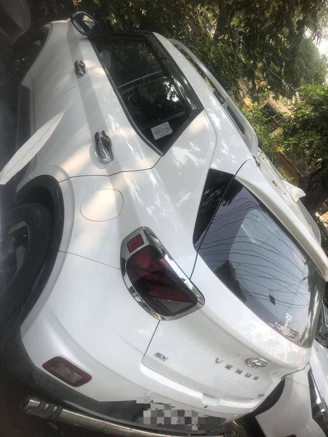 https://images10.gaadi.com/usedcar_image/4607334/original/processed_2b2f2f35f3fc57a4822879fb1036e626.jpg?imwidth=6402