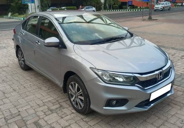 https://images10.gaadi.com/usedcar_image/4607349/original/1afad6df2c97c1e2ff2cb31beef41382.jpg?imwidth=6400