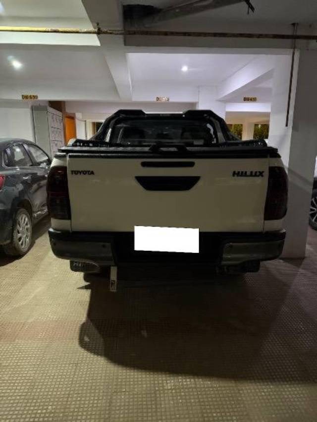 https://images10.gaadi.com/usedcar_image/4607360/original/processed_378cd370-b162-4435-9923-88acbf85702a.jpeg?imwidth=6401