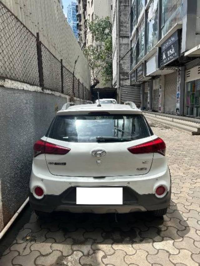 https://images10.gaadi.com/usedcar_image/4607361/original/processed_02abe48a-27b2-4d3f-b077-d249ef1b272a.jpeg?imwidth=6402