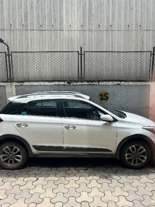 https://images10.gaadi.com/usedcar_image/4607361/original/processed_0c3944e6-718e-4464-98a8-5488a65bbb81.jpeg?imwidth=6401