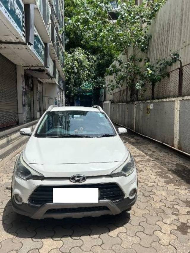 https://images10.gaadi.com/usedcar_image/4607361/original/processed_c759b215-c81d-429a-a042-de7cc52ef128.jpeg?imwidth=6400