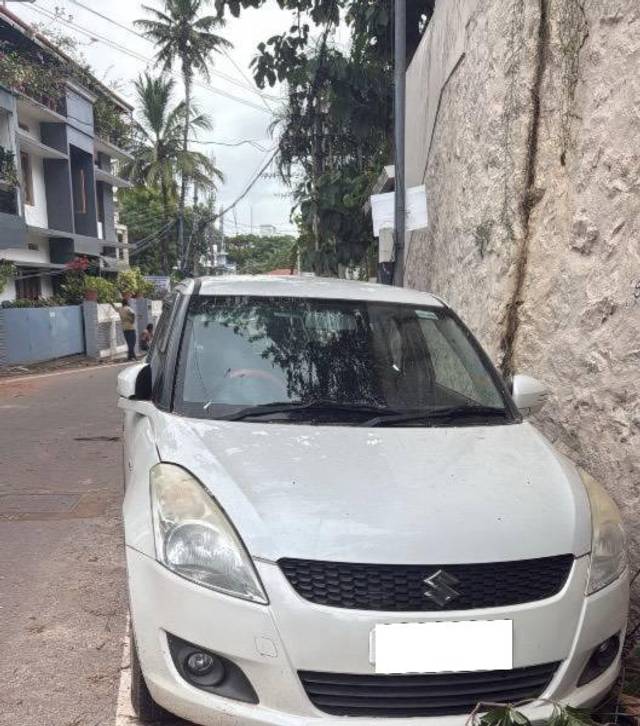 https://images10.gaadi.com/usedcar_image/4607367/original/processed_696a2eeb-ae68-4221-bb18-056504d3bf73.jpeg?imwidth=6400