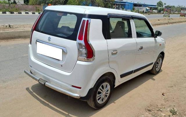 https://images10.gaadi.com/usedcar_image/4607376/original/processed_2ced9e51-b83f-4536-8272-11e274835c13.jpg?imwidth=6401