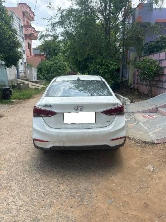 https://images10.gaadi.com/usedcar_image/4607394/original/processed_70b2a28f-8c9b-4e99-be28-6465e35e9d2f.jpg?imwidth=6402