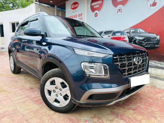 https://images10.gaadi.com/usedcar_image/4607441/original/processed_04e2a1d3a62e2bfcb83dee43aea2b32f.jpg?imwidth=6401