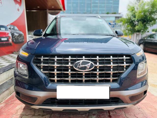 https://images10.gaadi.com/usedcar_image/4607441/original/processed_4f6967682f761d9c3286db6b210e85a3.jpg?imwidth=6402