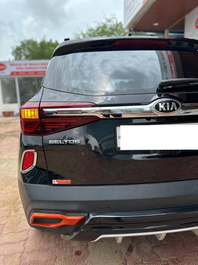 https://images10.gaadi.com/usedcar_image/4607444/original/processed_c998b709c3bd12e64fc5262901135221.jpg?imwidth=6401