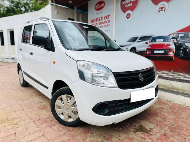 https://images10.gaadi.com/usedcar_image/4607451/original/processed_19dff47a76b7352bfff47a9ef04387b4.jpg?imwidth=6400