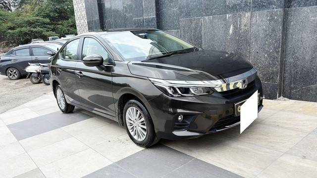 https://images10.gaadi.com/usedcar_image/4607452/original/processed_bfc7e4fea95e261e576acf22287e7c72.jpg?imwidth=6400