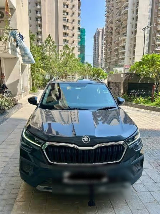https://images10.gaadi.com/usedcar_image/4607453/original/1baadcfa-a40d-4e05-a87d-0238cbd0feb0.png?imwidth=6400