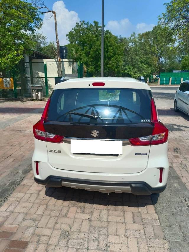 https://images10.gaadi.com/usedcar_image/4607503/original/processed_b24023580774573bbfa2d03a29d3ece0.jpg?imwidth=6402