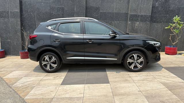 https://images10.gaadi.com/usedcar_image/4607531/original/14d25f8c8f596fc5e3616f7228ba5a07.jpg?imwidth=6401