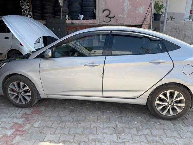 https://images10.gaadi.com/usedcar_image/4607534/original/processed_527b0001-6695-4fa9-930c-5085718634d2.jpeg?imwidth=6400