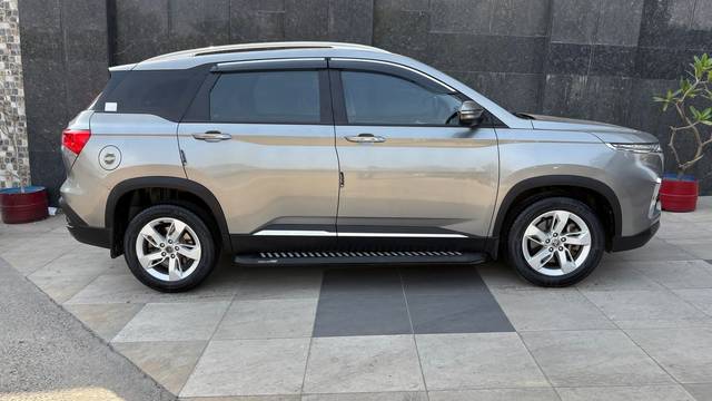 https://images10.gaadi.com/usedcar_image/4607538/original/1303ef7a5f0a032f904113d493055609.jpg?imwidth=6401