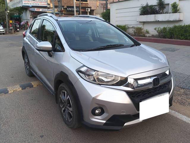 https://images10.gaadi.com/usedcar_image/4607539/original/processed_6e20c3dd5b3c8a20cbc739d470057fc8.jpg?imwidth=6400