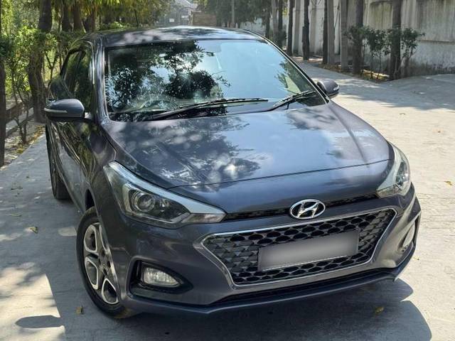 https://images10.gaadi.com/usedcar_image/4607543/original/processed_processed_ff78a1e3-9168-4ca4-91b5-5203bdfc1b0f.jpg?imwidth=6400