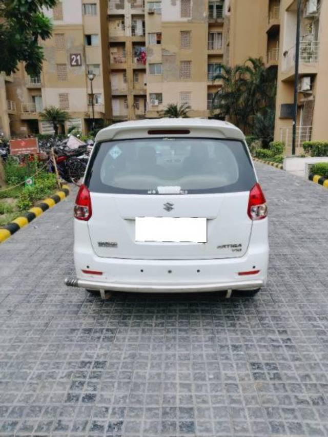 https://images10.gaadi.com/usedcar_image/4607566/original/processed_50acdbc8-bb1a-4bcd-b5bc-15c7c1a49d81.jpeg?imwidth=6402