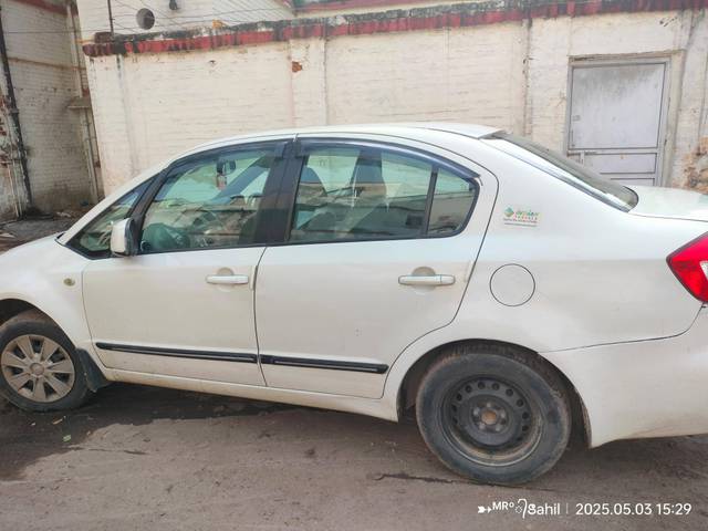https://images10.gaadi.com/usedcar_image/4607570/original/processed_865c345c-e27f-41e9-b2a6-e72b1313cc6a.jpg?imwidth=6402