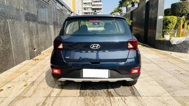https://images10.gaadi.com/usedcar_image/4607598/original/processed_fed31853ceecd6d86f807a2285090bfa.jpg?imwidth=6402