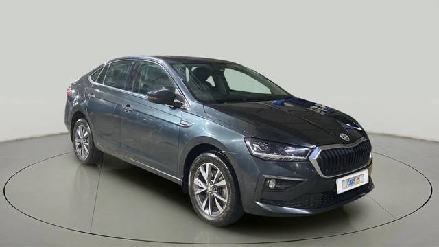 https://images10.gaadi.com/usedcar_image/4607602/original/e2d28f1c04713ef8a0b80cb606d51d39.jpg?imwidth=6400