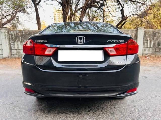 https://images10.gaadi.com/usedcar_image/4607607/original/processed_16b89b4231604f5e61b9dd94b47d58ea.jpg?imwidth=6402