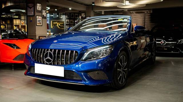 https://images10.gaadi.com/usedcar_image/4607631/original/processed_8d57203d9bf4bcb304fc577bea638184.jpg?imwidth=6401