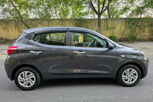 https://images10.gaadi.com/usedcar_image/4607643/original/d54da022e68c032e9b2870f6c39ea440.jpg?imwidth=6401