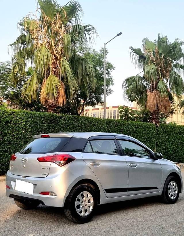 https://images10.gaadi.com/usedcar_image/4607650/original/processed_103b53d7f280f3592db93cfcc84afc3b.jpg?imwidth=6402