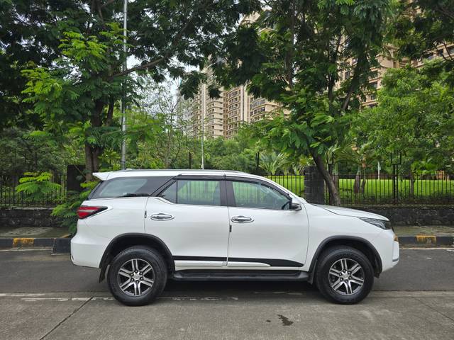 https://images10.gaadi.com/usedcar_image/4607661/original/3d4c29520016f54a29ef6f73fe1dfb7e.jpg?imwidth=6401
