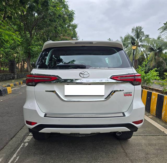 https://images10.gaadi.com/usedcar_image/4607661/original/processed_48eddc4b37a82930ffce582f721aa1df.jpg?imwidth=6402