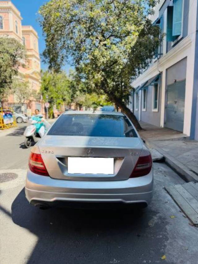 https://images10.gaadi.com/usedcar_image/4607662/original/processed_61810e1c-5914-43d5-ae99-17f0d3e5558b.jpg?imwidth=6402
