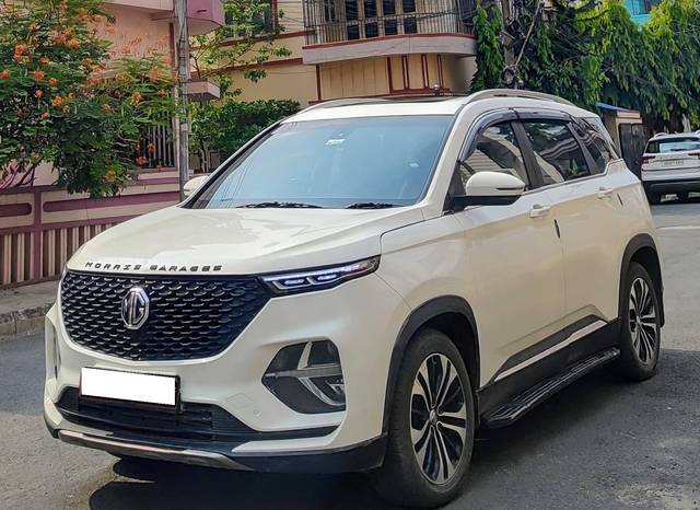 https://images10.gaadi.com/usedcar_image/4607722/original/processed_5faf9b088fac59fcf9e600f3b291a2c3.jpg?imwidth=6402