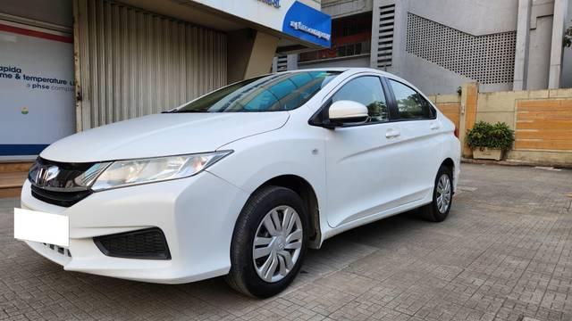 https://images10.gaadi.com/usedcar_image/4607724/original/processed_179598beafda19f3a98da96e0cf91a31.jpg?imwidth=6402