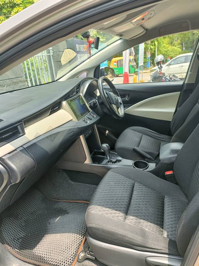 https://images10.gaadi.com/usedcar_image/4607725/original/810614212dd07c4215f89be5bc879f2f.jpg?imwidth=6402
