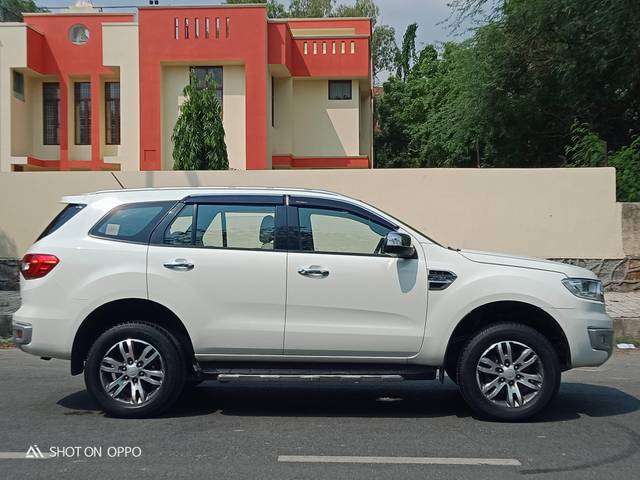 https://images10.gaadi.com/usedcar_image/4607729/original/processed_bf49cd7d397302a83d33bc1fcb959208.jpg?imwidth=6401