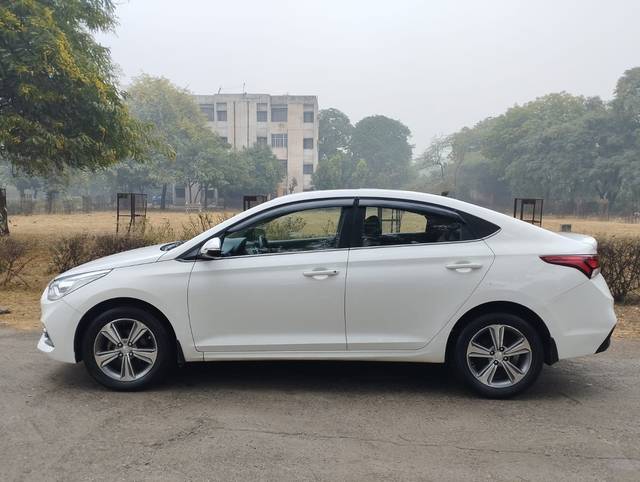 https://images10.gaadi.com/usedcar_image/4607735/original/42486452a263b91ec55d458a2762579a.jpg?imwidth=6402