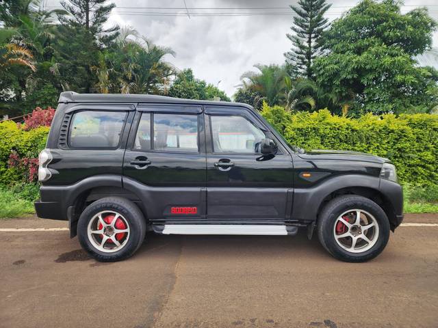https://images10.gaadi.com/usedcar_image/4607738/original/processed_2c2f9b6bc48cdcd9c5131d4ec8d8bd2c.jpg?imwidth=6401