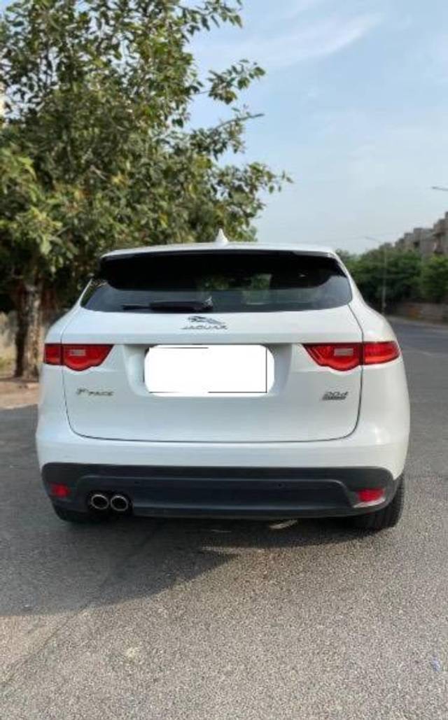 https://images10.gaadi.com/usedcar_image/4607739/original/processed_4af4bf4e-e864-4af1-88bf-3309da82e549.jpeg?imwidth=6402
