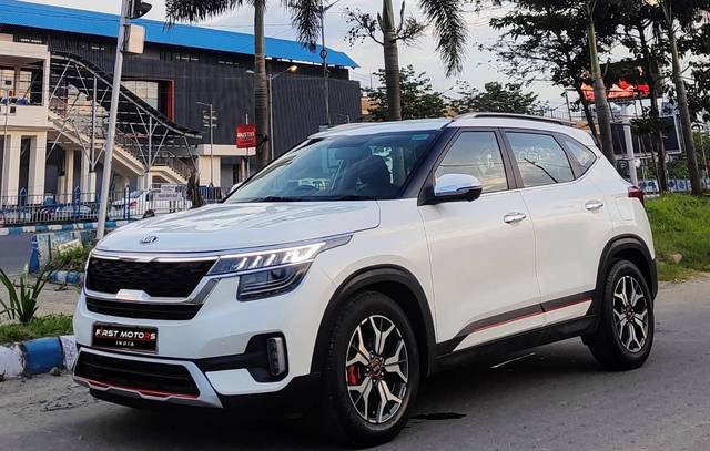 https://images10.gaadi.com/usedcar_image/4607742/original/processed_858d1447a194be9900c748936bb809bc.jpg?imwidth=6402