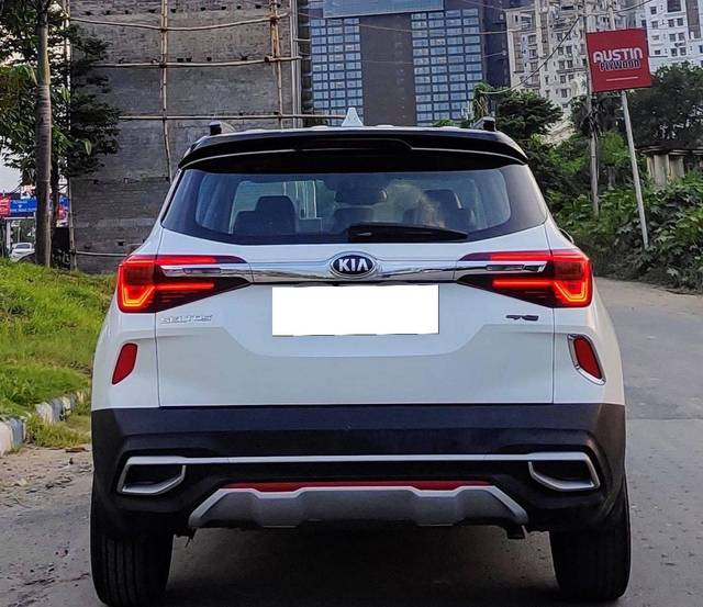 https://images10.gaadi.com/usedcar_image/4607742/original/processed_9483ada76b54228da55b3df2ac642295.jpg?imwidth=6401