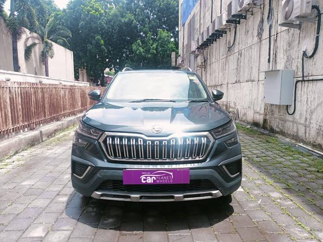 https://images10.gaadi.com/usedcar_image/4607751/original/processed_03bccf9881f9ccdb98c23a1ee9125d3a.jpg?imwidth=6402