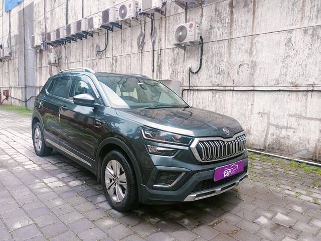 https://images10.gaadi.com/usedcar_image/4607751/original/processed_4e0a0288ac962616b191a68414b04731.jpg?imwidth=6400