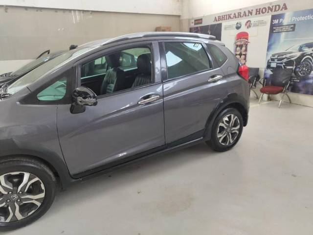 https://images10.gaadi.com/usedcar_image/4607753/original/processed_d400264e-2365-47b9-837d-fcdf8e4607af.jpg?imwidth=6400