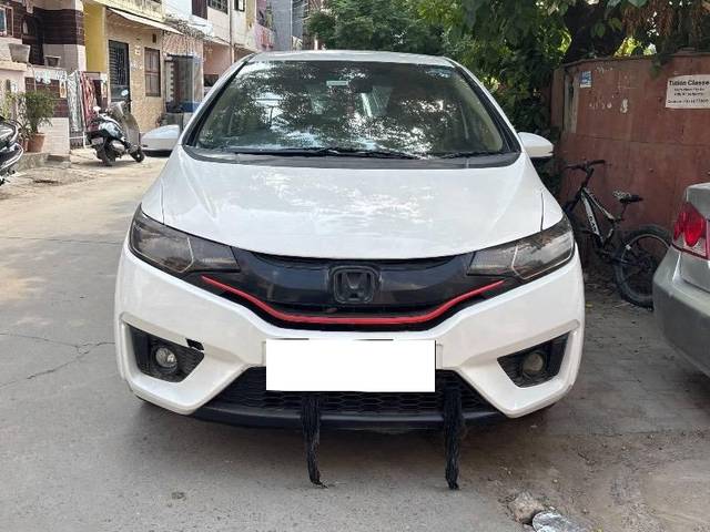 https://images10.gaadi.com/usedcar_image/4607759/original/processed_af603ce0-f7d8-41cb-9527-d5536eb55696.jpg?imwidth=6402