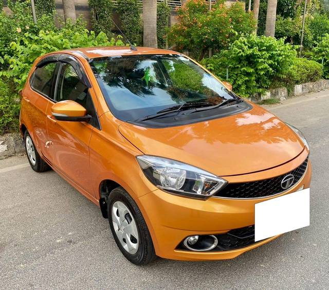 https://images10.gaadi.com/usedcar_image/4607771/original/processed_e91e6bdd3b41711737fc09332d2e1a96.jpg?imwidth=6400
