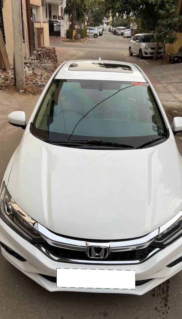 https://images10.gaadi.com/usedcar_image/4607842/original/processed_15f8acfa-7b7a-4f28-a4f7-cec1e902b97f.jpg?imwidth=6400
