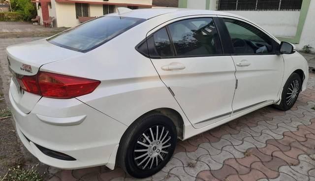 https://images10.gaadi.com/usedcar_image/4607885/original/processed_756ffa7fa82488862152ea24e7976fbf.jpeg?imwidth=6402
